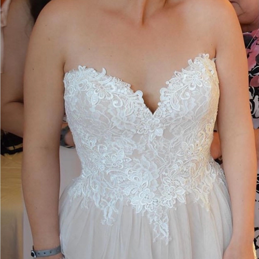 Elegant Lace Wedding Dress